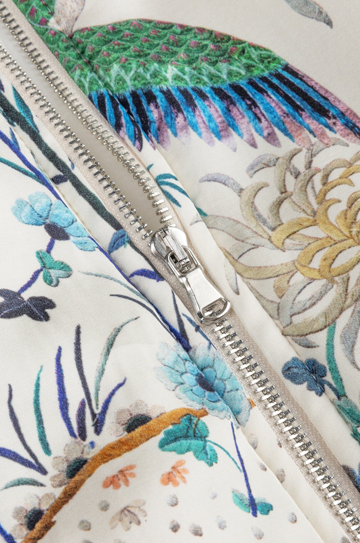 Faith bomber | White